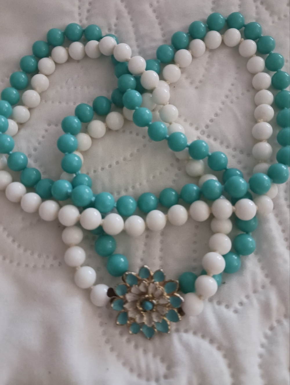 Milkglass Necklace Vintage Turquoise and White Glass Beads With Floral Clasp - Picture 10 of 13